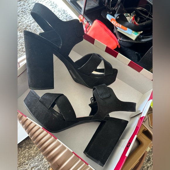 Size 9.5 black platform heels - Picture 3 of 7